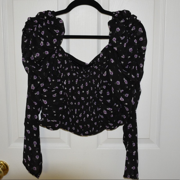 H&M Puff-Sleeve Black/Purple Floral Top NWOT - Picture 3 of 3
